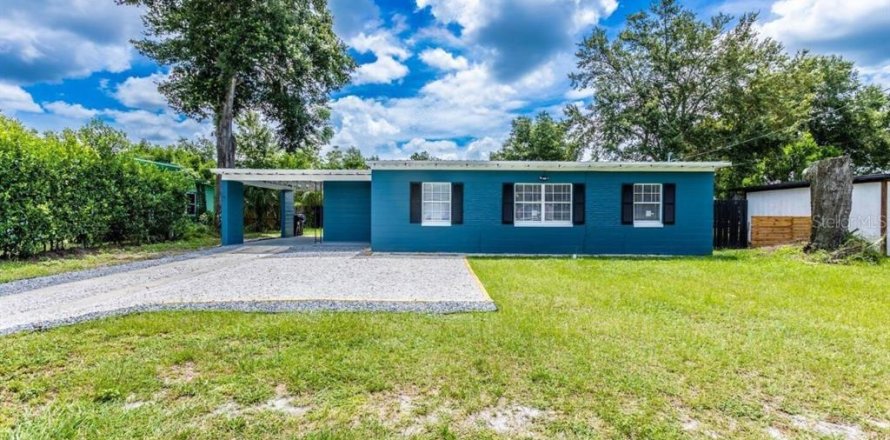 House in Orlando, Florida 5 bedrooms, 144.56 sq.m. № 2095453