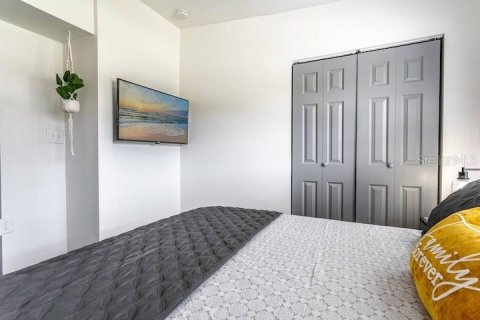 House in Orlando, Florida 5 bedrooms, 144.56 sq.m. № 2095453 - photo 24