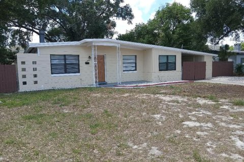 House in Orlando, Florida 3 bedrooms, 112.6 sq.m. № 2217868