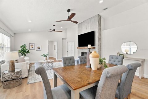 House in Saint Petersburg, Florida 3 bedrooms, 166.48 sq.m. № 2393381 - photo 12
