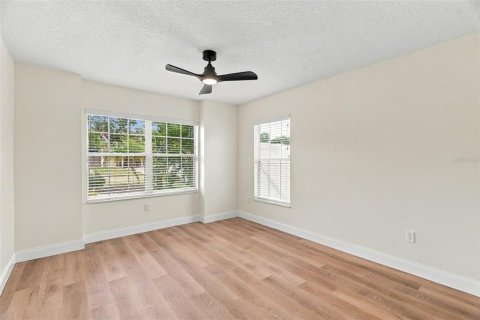 House in Saint Petersburg, Florida 3 bedrooms, 166.48 sq.m. № 2393381 - photo 28