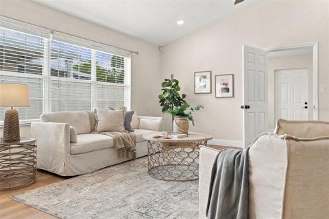 House in Saint Petersburg, Florida 3 bedrooms, 166.48 sq.m. № 2393381 - photo 15