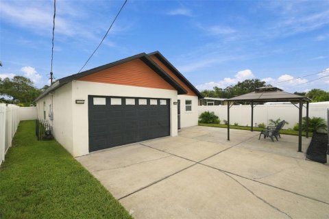 House in Saint Petersburg, Florida 3 bedrooms, 166.48 sq.m. № 2393381 - photo 30