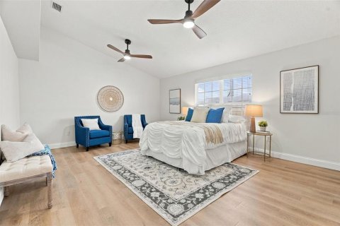 House in Saint Petersburg, Florida 3 bedrooms, 166.48 sq.m. № 2393381 - photo 17