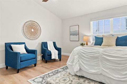 House in Saint Petersburg, Florida 3 bedrooms, 166.48 sq.m. № 2393381 - photo 18