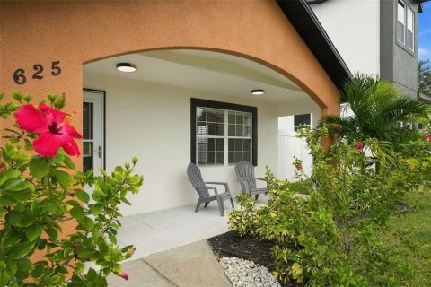 House in Saint Petersburg, Florida 3 bedrooms, 166.48 sq.m. № 2393381 - photo 4
