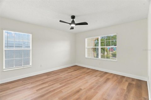 House in Saint Petersburg, Florida 3 bedrooms, 166.48 sq.m. № 2393381 - photo 27