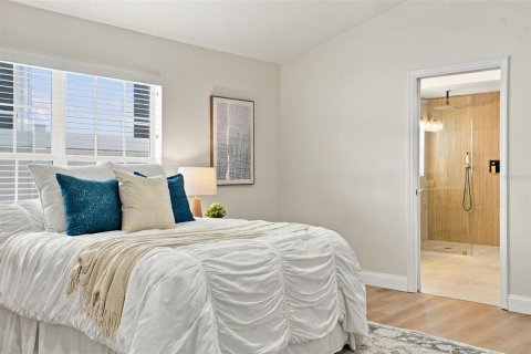 House in Saint Petersburg, Florida 3 bedrooms, 166.48 sq.m. № 2393381 - photo 19