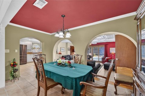 House in Gulfport, Florida 3 bedrooms, 179.95 sq.m. № 2313397 - photo 19