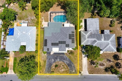 House in Gulfport, Florida 3 bedrooms, 179.95 sq.m. № 2313397 - photo 7