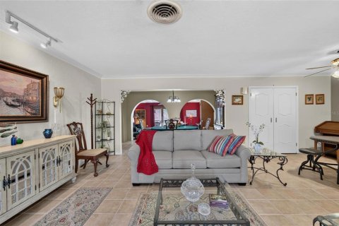 House in Gulfport, Florida 3 bedrooms, 179.95 sq.m. № 2313397 - photo 16