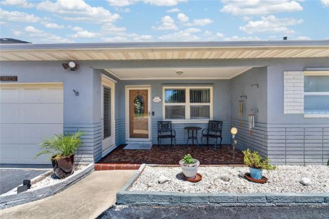House in Gulfport, Florida 3 bedrooms, 179.95 sq.m. № 2313397 - photo 8