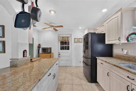 House in Gulfport, Florida 3 bedrooms, 179.95 sq.m. № 2313397 - photo 28