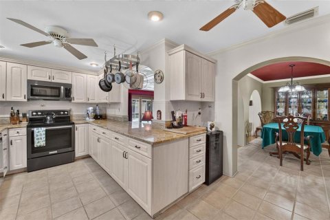 House in Gulfport, Florida 3 bedrooms, 179.95 sq.m. № 2313397 - photo 5