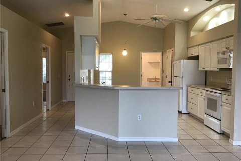 Villa ou maison à louer à Kissimmee, Floride: 3 chambres, 159.14 m2 № 2425640 - photo 3