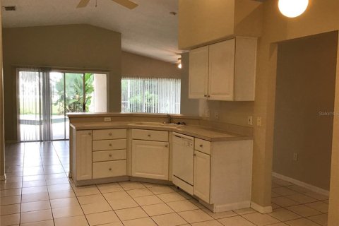 Villa ou maison à louer à Kissimmee, Floride: 3 chambres, 159.14 m2 № 2425640 - photo 4