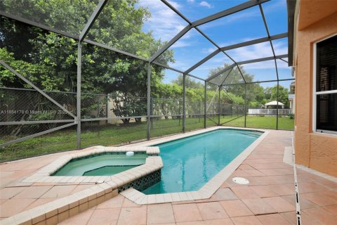 House in Miramar, Florida 5 bedrooms, 313.17 sq.m. № 1365469 - photo 2