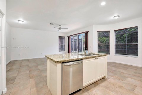 House in Miramar, Florida 5 bedrooms, 313.17 sq.m. № 1365469 - photo 19