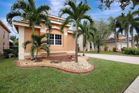 House in Miramar, Florida 5 bedrooms, 313.17 sq.m. № 1365469 - photo 10