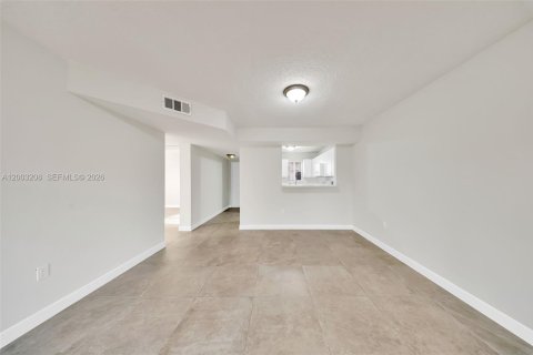 Copropriété à louer à Hialeah, Floride: 2 chambres, 88.72 m2 № 2066740 - photo 4