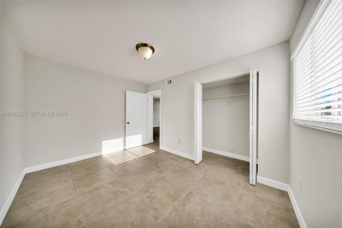 Copropriété à louer à Hialeah, Floride: 2 chambres, 88.72 m2 № 2066740 - photo 13