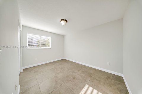 Copropriété à louer à Hialeah, Floride: 2 chambres, 88.72 m2 № 2066740 - photo 12