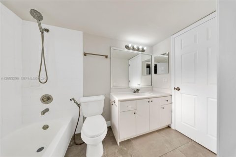 Copropriété à louer à Hialeah, Floride: 2 chambres, 88.72 m2 № 2066740 - photo 8