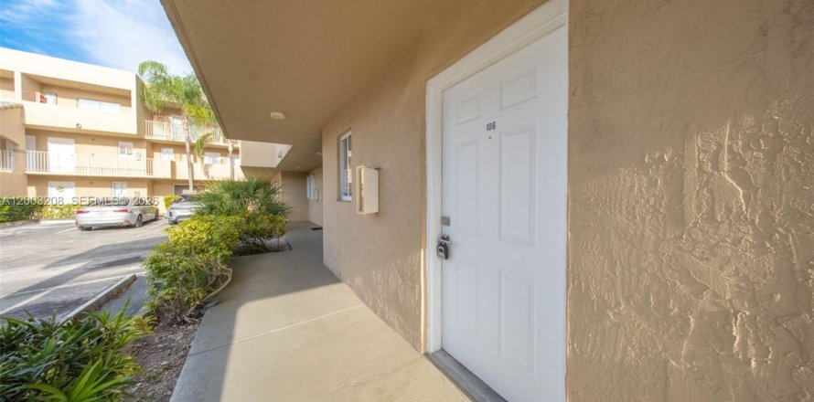 Condo à Hialeah, Floride, 2 chambres  № 2066740