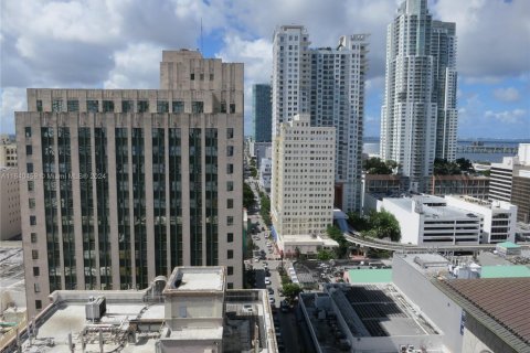 Condo in Miami, Florida, 2 bedrooms  № 1316129 - photo 12