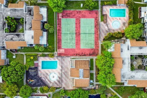 Condo in Hialeah, Florida, 2 bedrooms  № 1962008 - photo 7