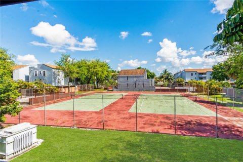 Condo in Hialeah, Florida, 2 bedrooms  № 1962008 - photo 6