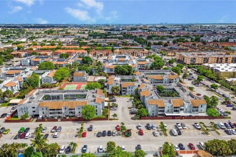 Condo in Hialeah, Florida, 2 bedrooms  № 1962008 - photo 23