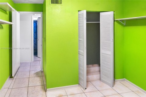 Condo in Hialeah, Florida, 2 bedrooms  № 1962008 - photo 15