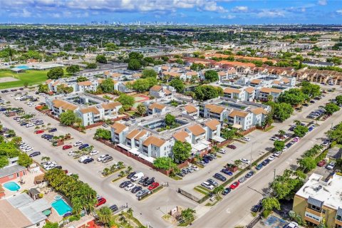 Condo in Hialeah, Florida, 2 bedrooms  № 1962008 - photo 22