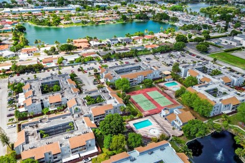 Condo in Hialeah, Florida, 2 bedrooms  № 1962008 - photo 24