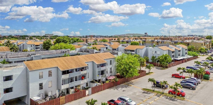 Condo in Hialeah, Florida, 2 bedrooms  № 1962008