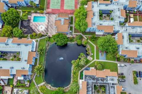 Condo in Hialeah, Florida, 2 bedrooms  № 1962008 - photo 21