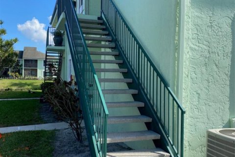 Condo in Sunrise, Florida, 1 bedroom  № 1970918 - photo 8