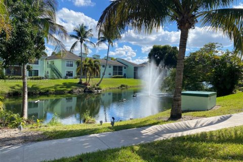Condo in Sunrise, Florida, 1 bedroom  № 1970918 - photo 6