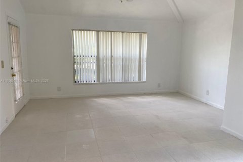 Condo in Sunrise, Florida, 1 bedroom  № 1970918 - photo 10