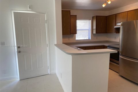 Condo in Sunrise, Florida, 1 bedroom  № 1970918 - photo 13