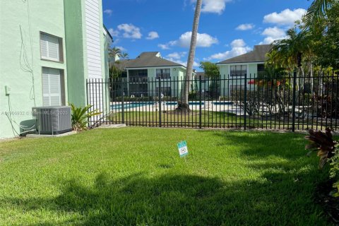 Condo in Sunrise, Florida, 1 bedroom  № 1970918 - photo 4