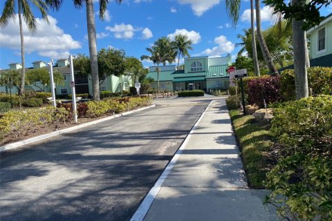 Condo in Sunrise, Florida, 1 bedroom  № 1970918 - photo 2