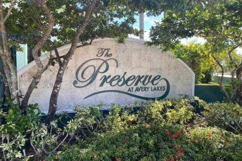 Condo in Sunrise, Florida, 1 bedroom  № 1970918 - photo 1