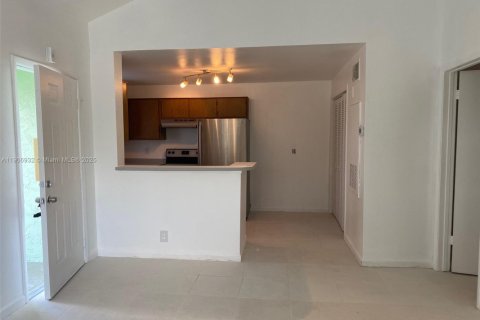 Condo in Sunrise, Florida, 1 bedroom  № 1970918 - photo 11