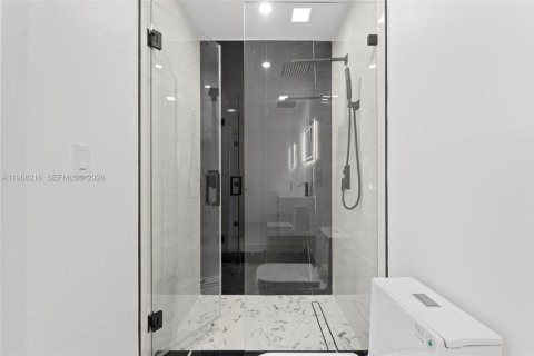 Casa en venta en Miami, Florida, 5 dormitorios, 184.97 m2 № 2029340 - foto 21