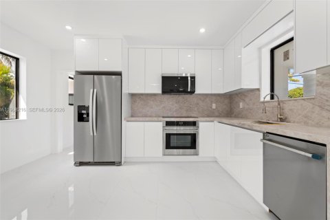 Casa en venta en Miami, Florida, 5 dormitorios, 184.97 m2 № 2029340 - foto 9