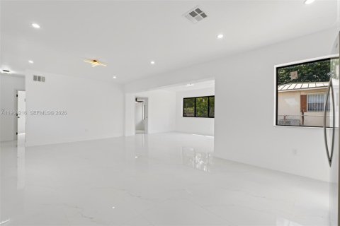 Casa en venta en Miami, Florida, 5 dormitorios, 184.97 m2 № 2029340 - foto 12