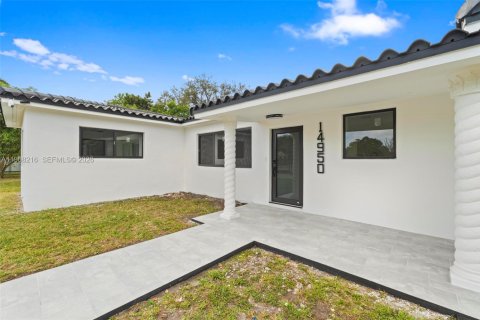 Casa en venta en Miami, Florida, 5 dormitorios, 184.97 m2 № 2029340 - foto 4