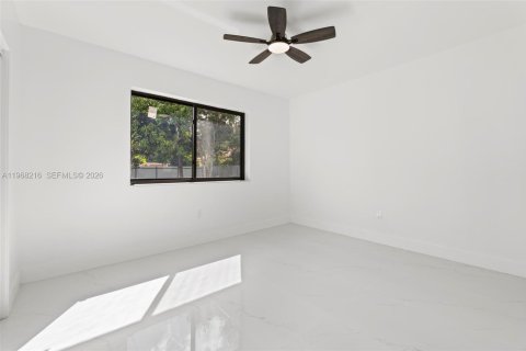 Casa en venta en Miami, Florida, 5 dormitorios, 184.97 m2 № 2029340 - foto 22